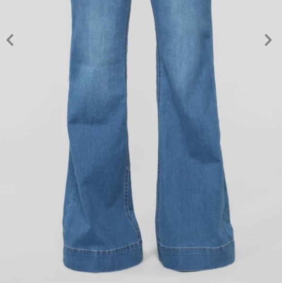 Brand new size 28 Fashion Nova Flare Jeans - Picture 2 of 3